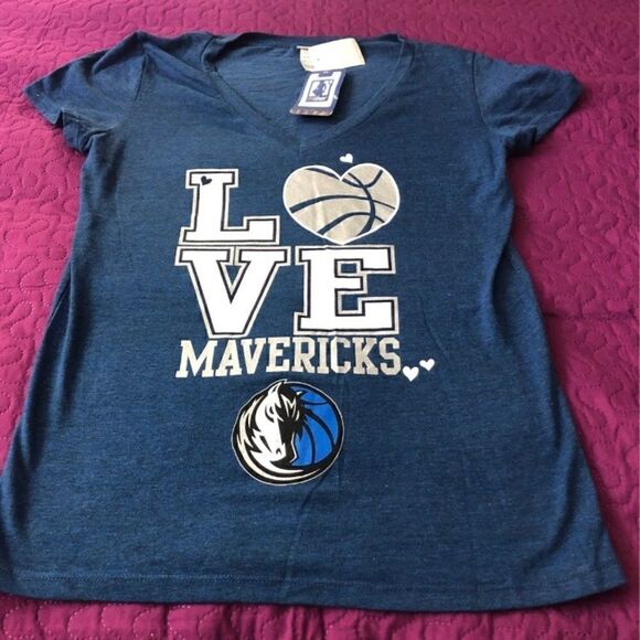 NBA Dallas Mavericks T-shirt V-neck women’s - Picture 1 of 2